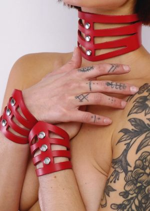 Bracelets découpés en cuir Rouge